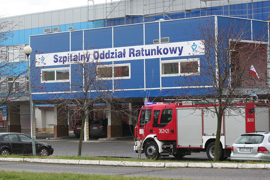 Policja namierza „bombiarza”. SOR odsyła pacjentów