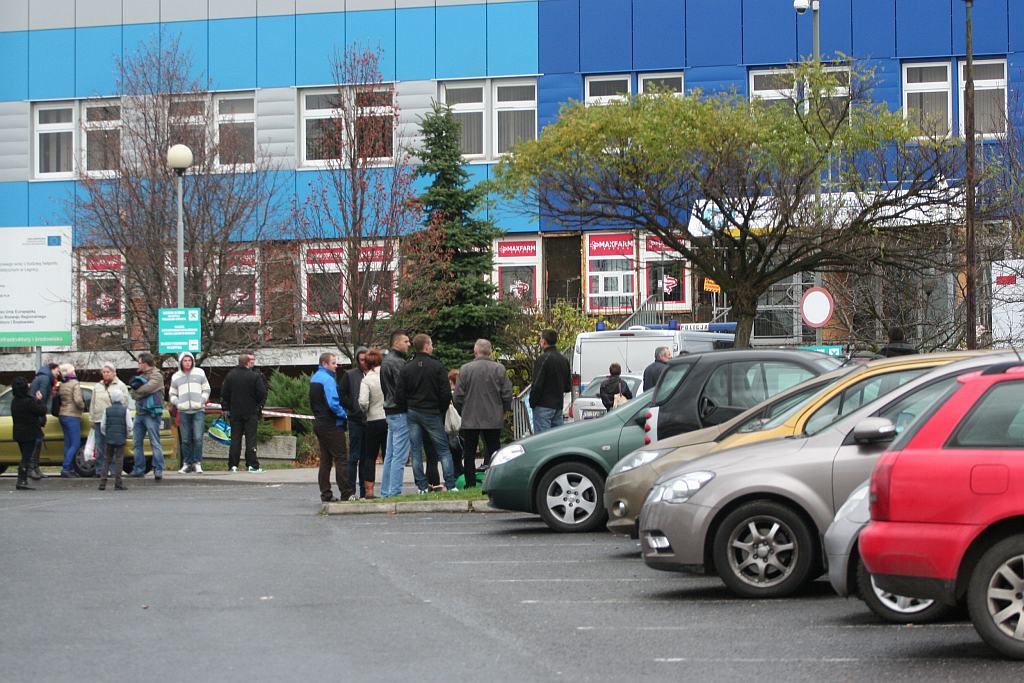 Policja namierza „bombiarza”. SOR odsyła pacjentów