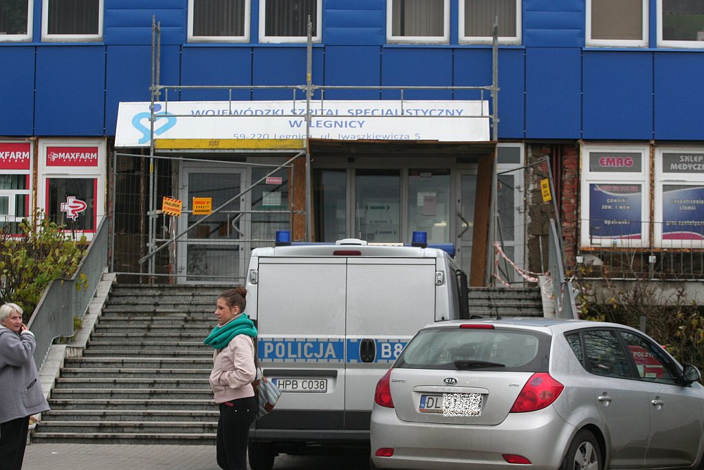 Policja namierza „bombiarza”. SOR odsyła pacjentów
