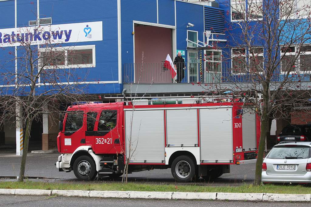Policja namierza „bombiarza”. SOR odsyła pacjentów
