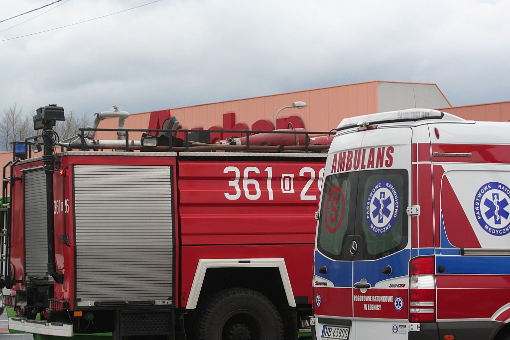 Policja namierza „bombiarza”. SOR odsyła pacjentów