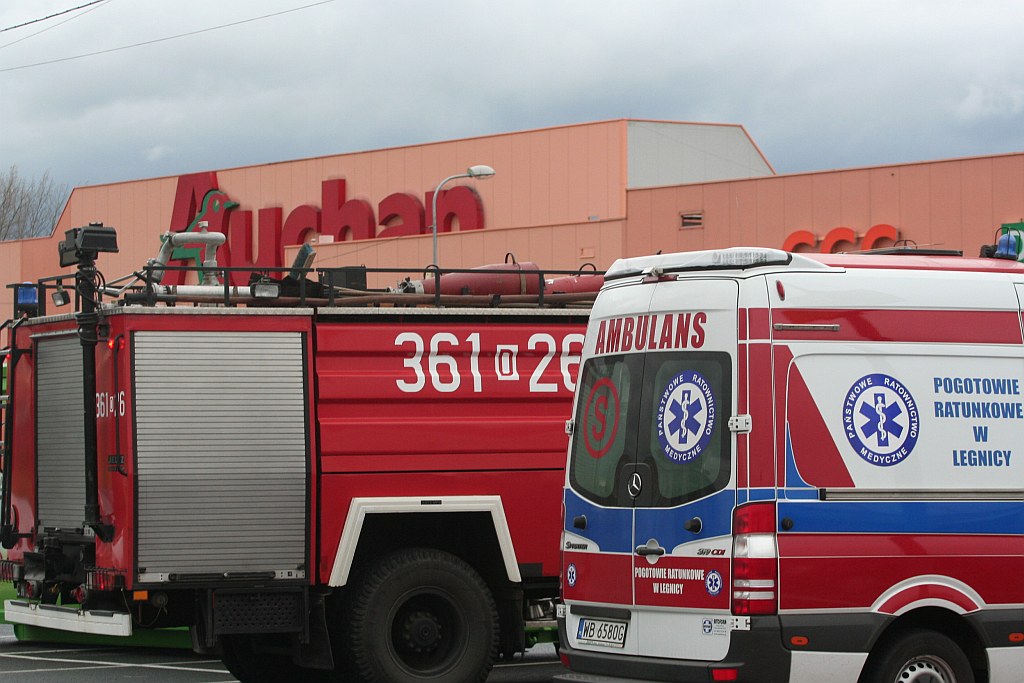 Policja namierza „bombiarza”. SOR odsyła pacjentów