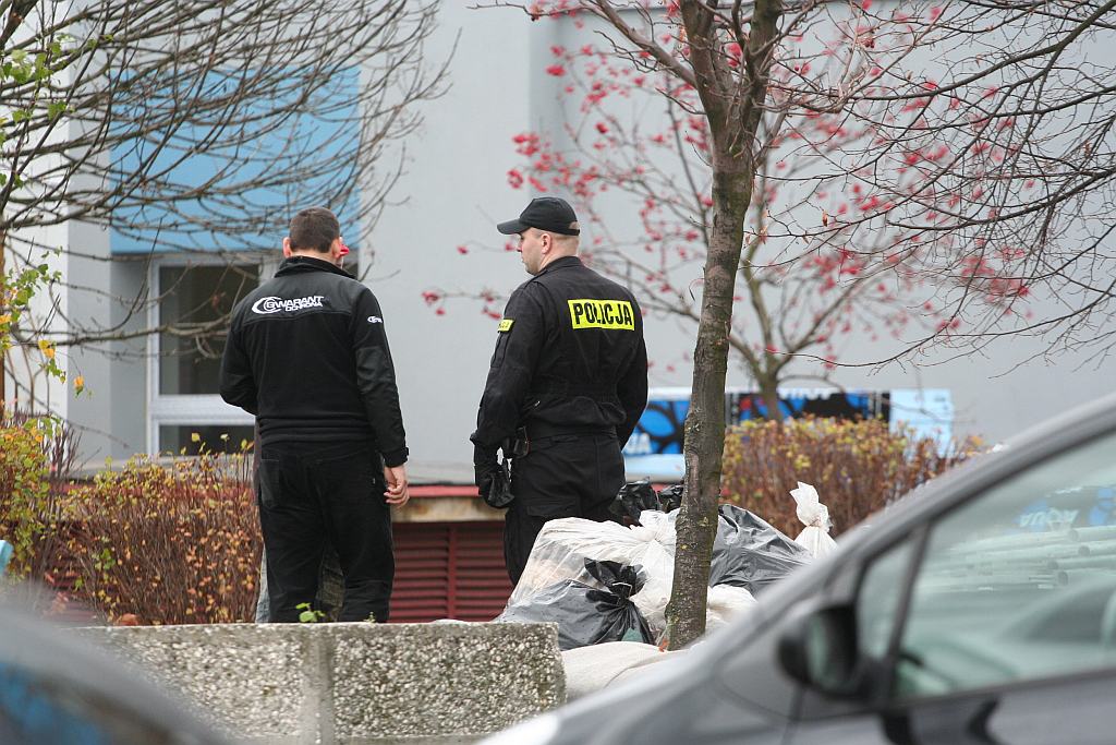 Policja namierza „bombiarza”. SOR odsyła pacjentów