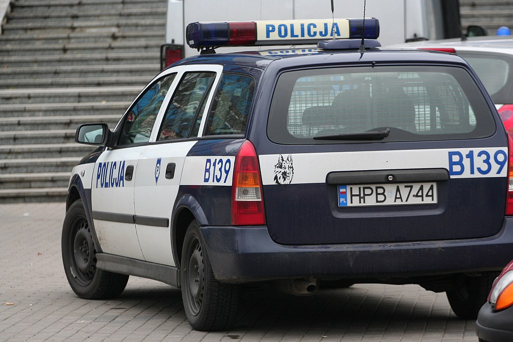 Policja namierza „bombiarza”. SOR odsyła pacjentów