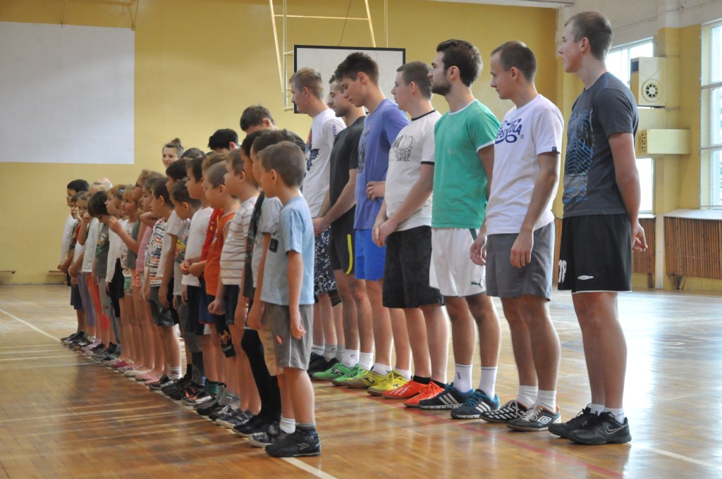 Sportowa lekcja maturzystów i przedszkolaków