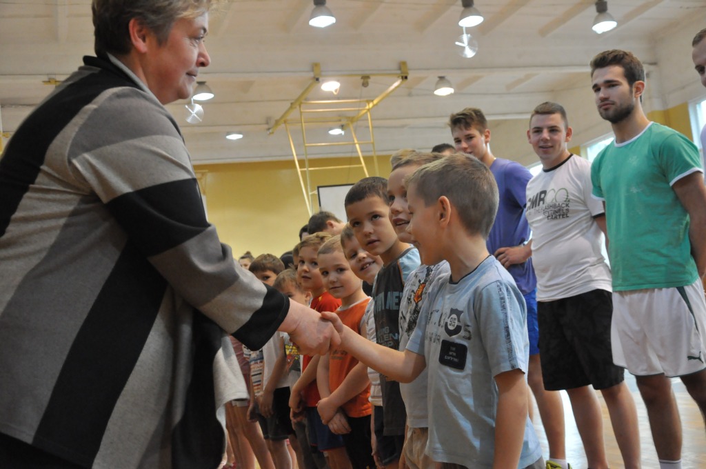 Sportowa lekcja maturzystów i przedszkolaków