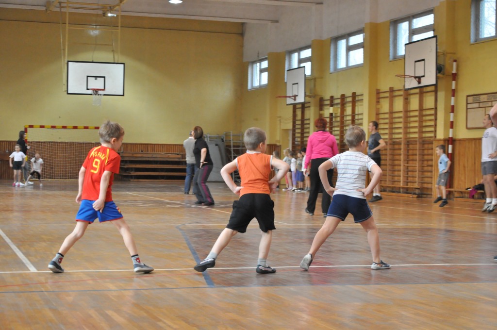Sportowa lekcja maturzystów i przedszkolaków
