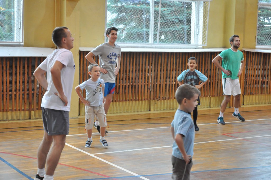 Sportowa lekcja maturzystów i przedszkolaków