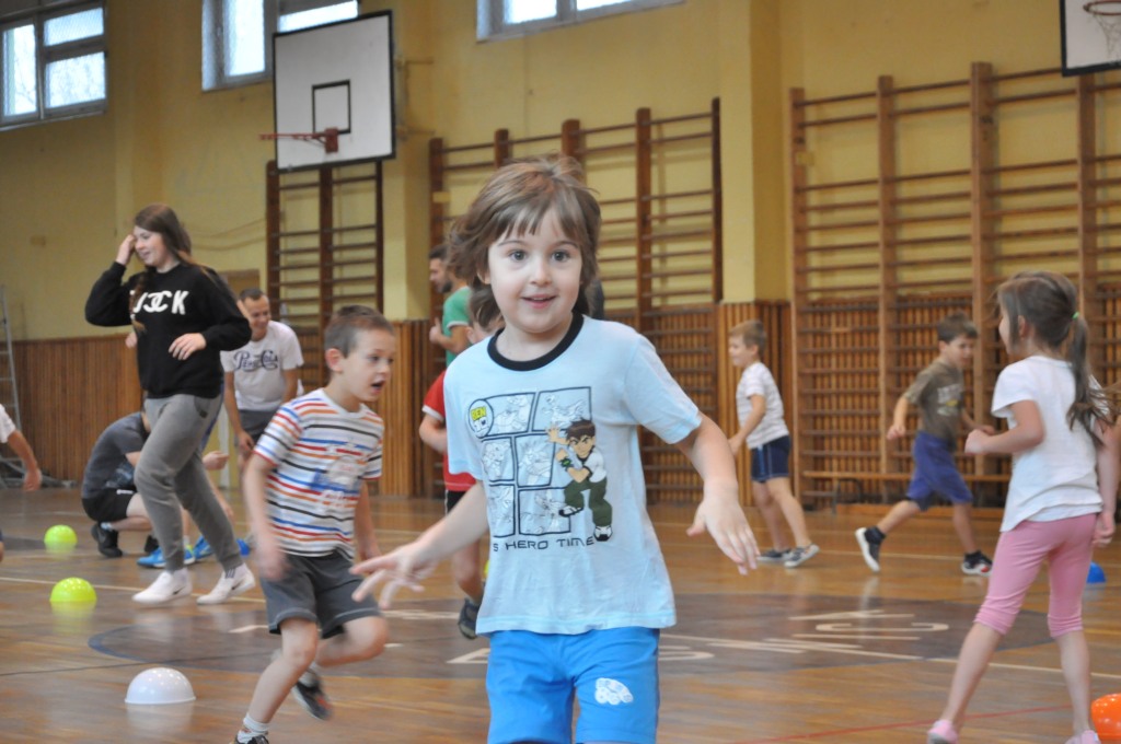 Sportowa lekcja maturzystów i przedszkolaków