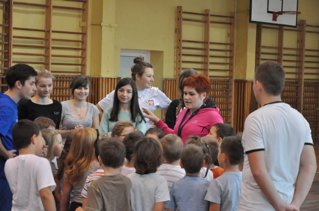 Sportowa lekcja maturzystów i przedszkolaków