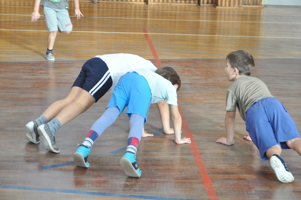 Sportowa lekcja maturzystów i przedszkolaków
