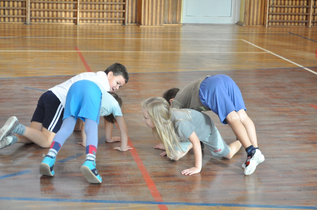 Sportowa lekcja maturzystów i przedszkolaków