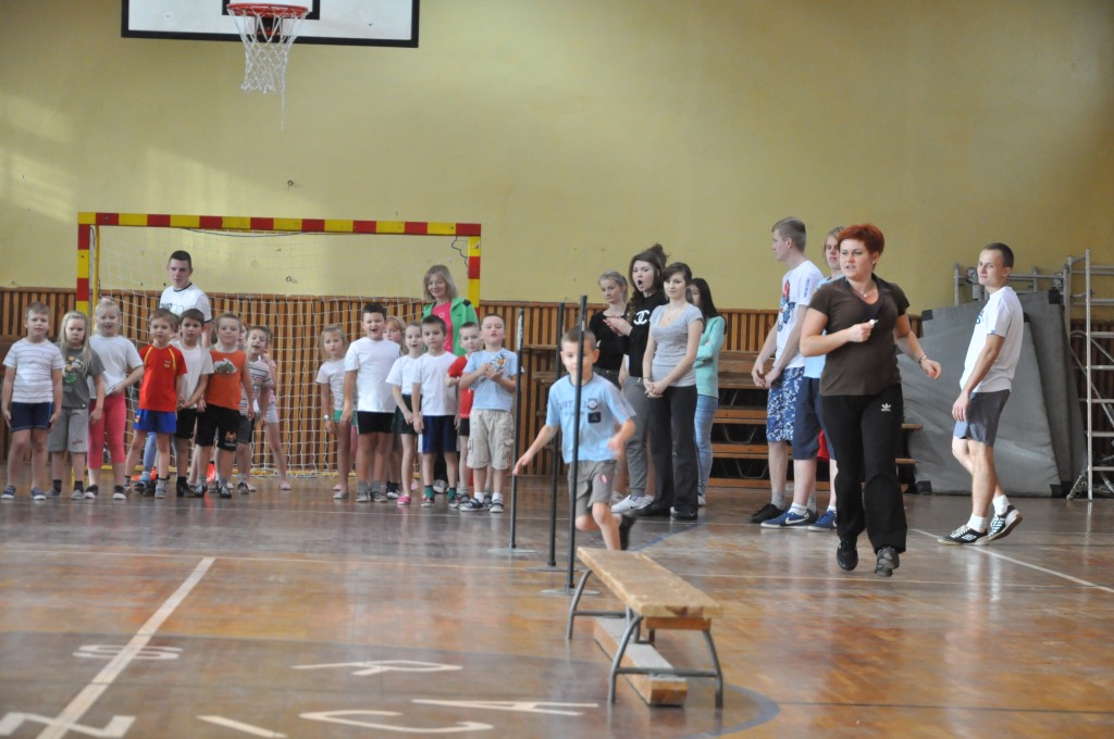 Sportowa lekcja maturzystów i przedszkolaków