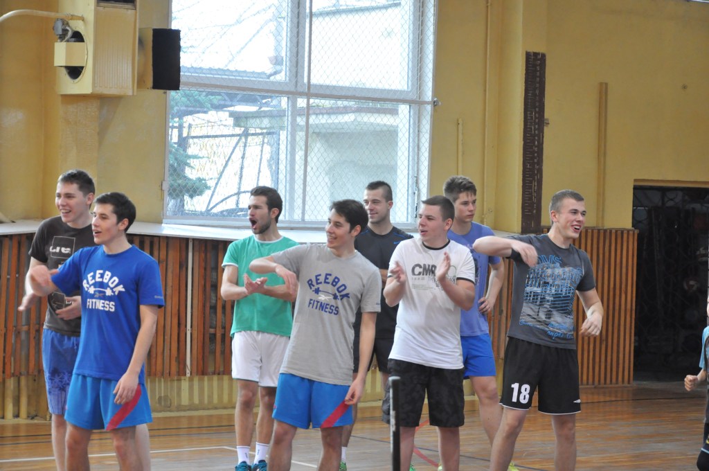 Sportowa lekcja maturzystów i przedszkolaków