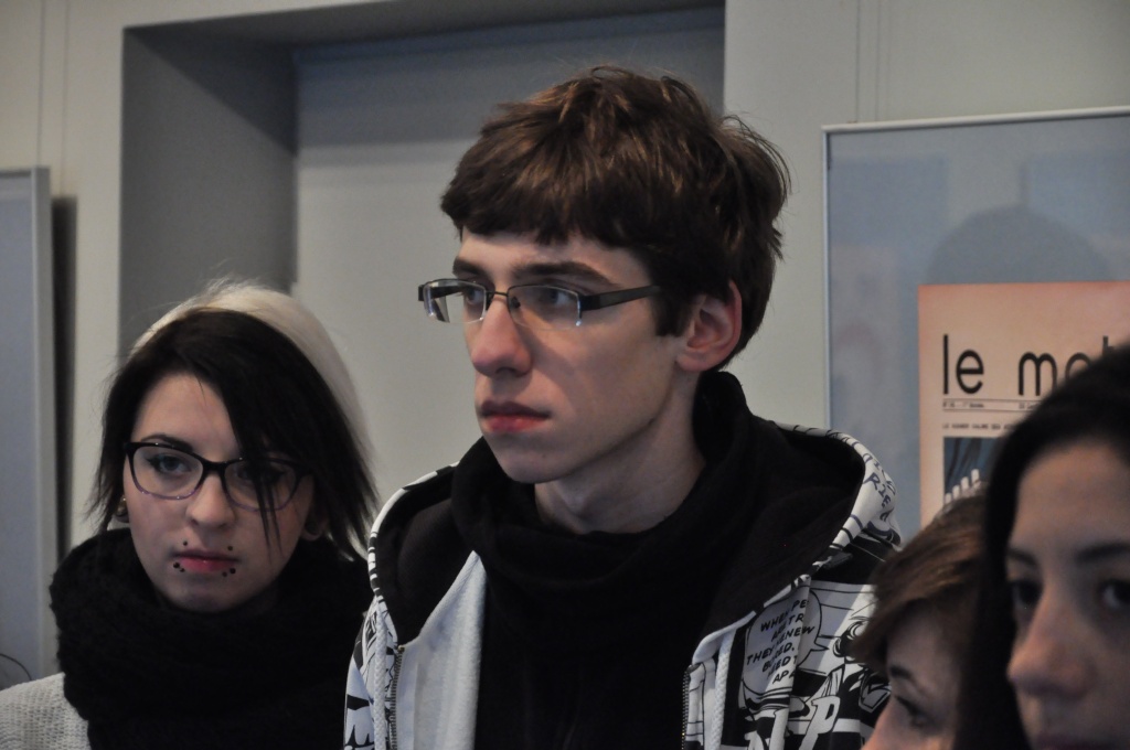 Uczniowie ALO projektują okładkę gazety satyrycznej