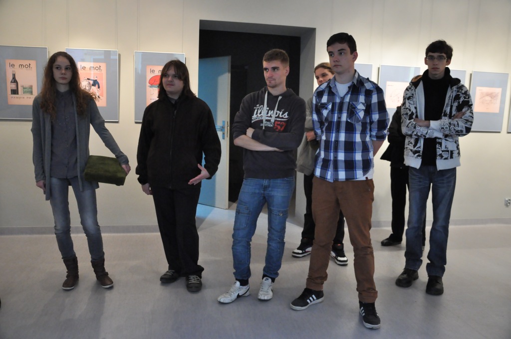 Uczniowie ALO projektują okładkę gazety satyrycznej