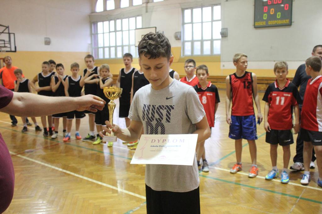 Chłopcy z SP18 najlepsi w Legnicy cz2