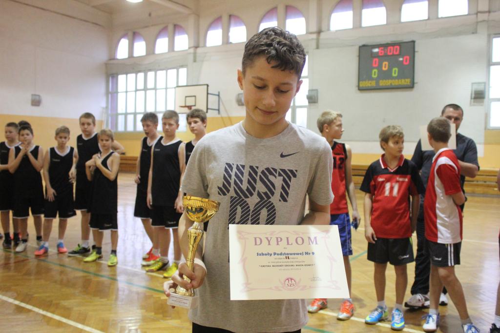 Chłopcy z SP18 najlepsi w Legnicy cz2
