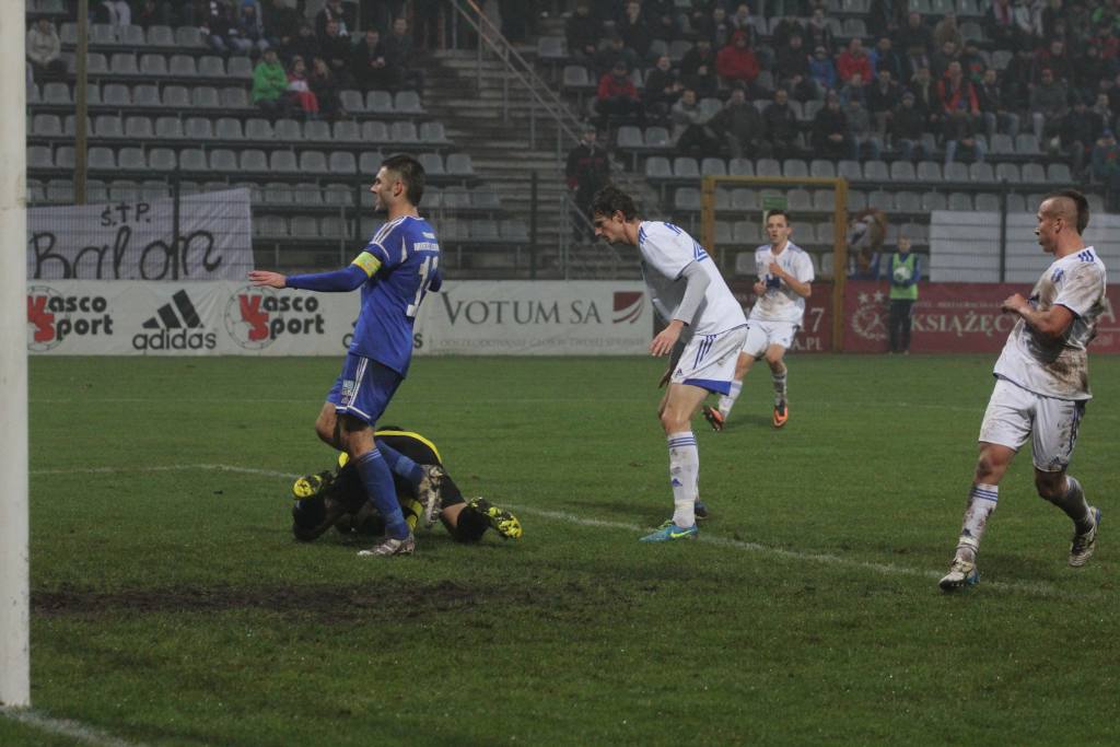 Tylko remis we mgle na pożegnanie z ligą
