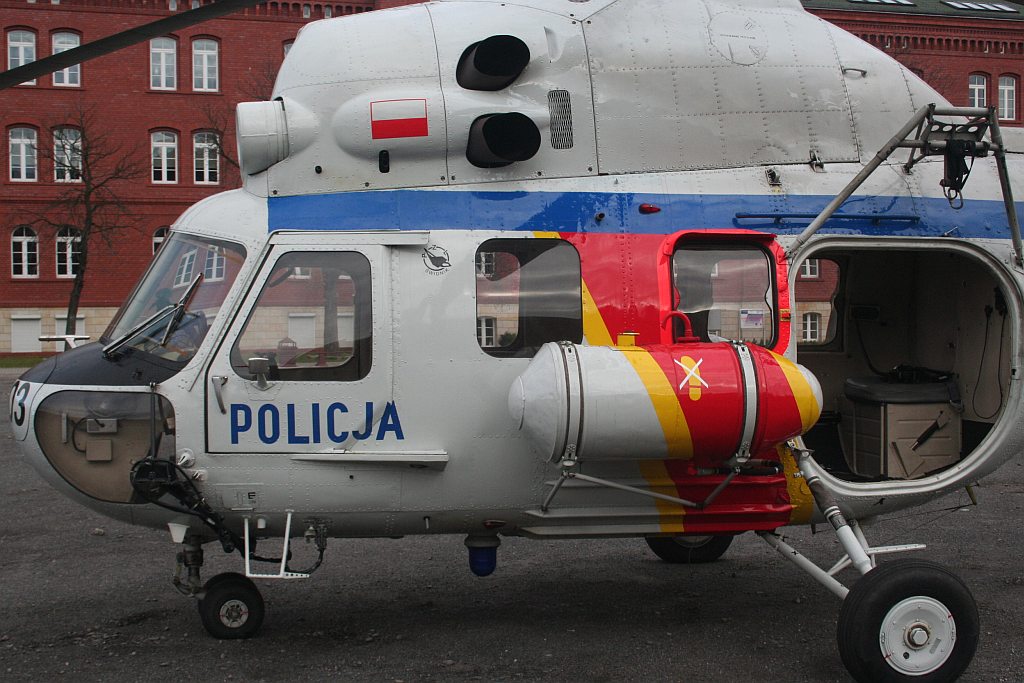 Policyjny helikopter lądował w PWSZ