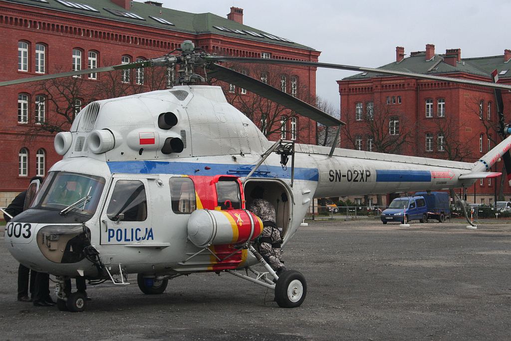 Policyjny helikopter lądował w PWSZ