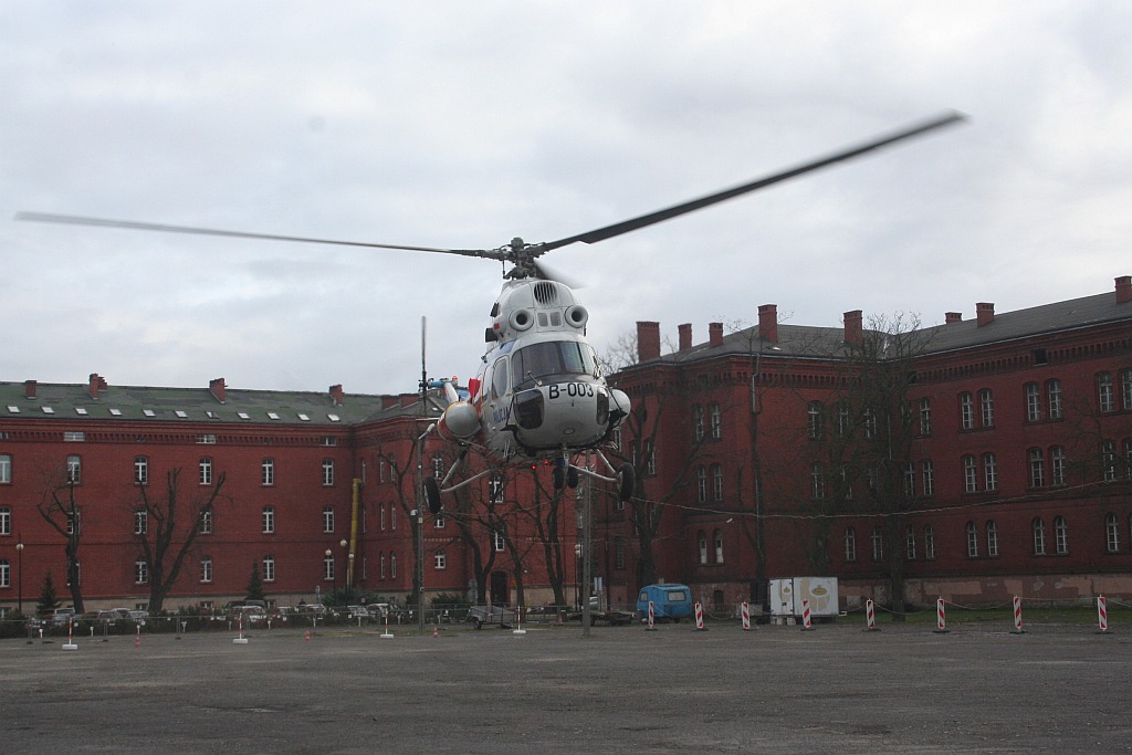 Policyjny helikopter lądował w PWSZ