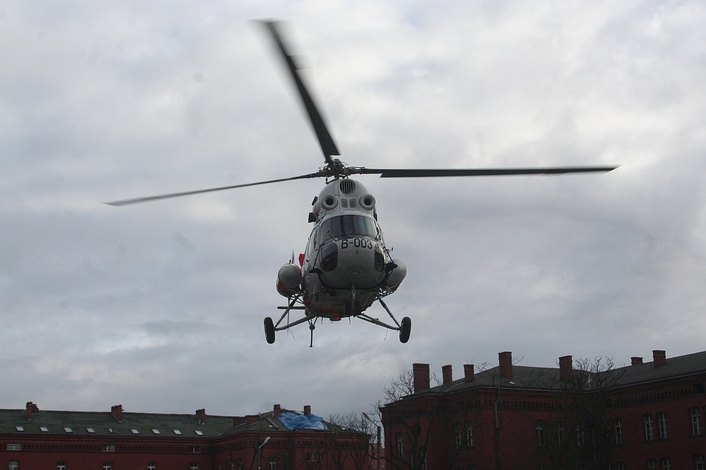 Policyjny helikopter lądował w PWSZ