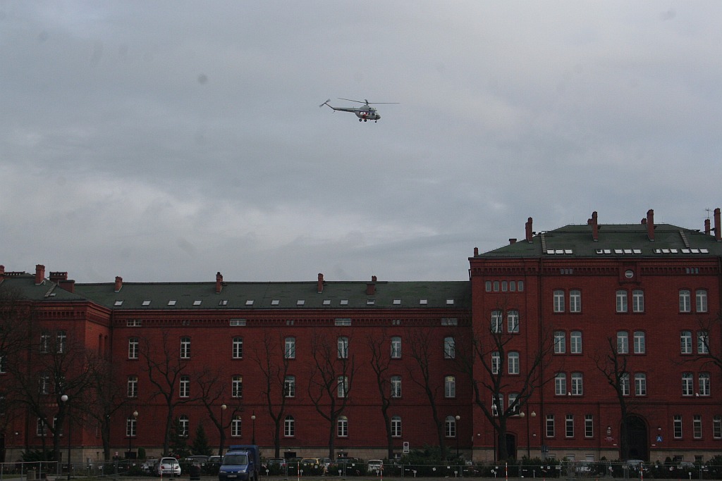 Policyjny helikopter lądował w PWSZ