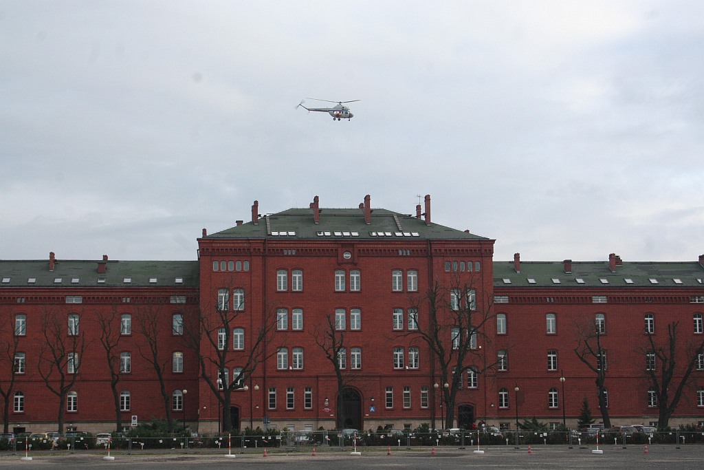 Policyjny helikopter lądował w PWSZ