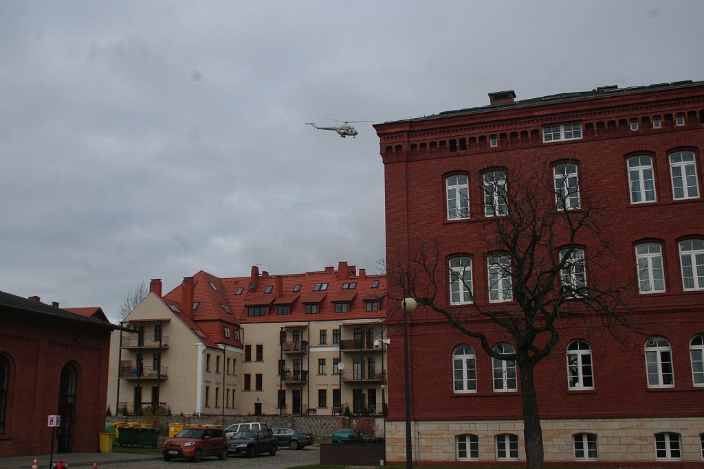 Policyjny helikopter lądował w PWSZ