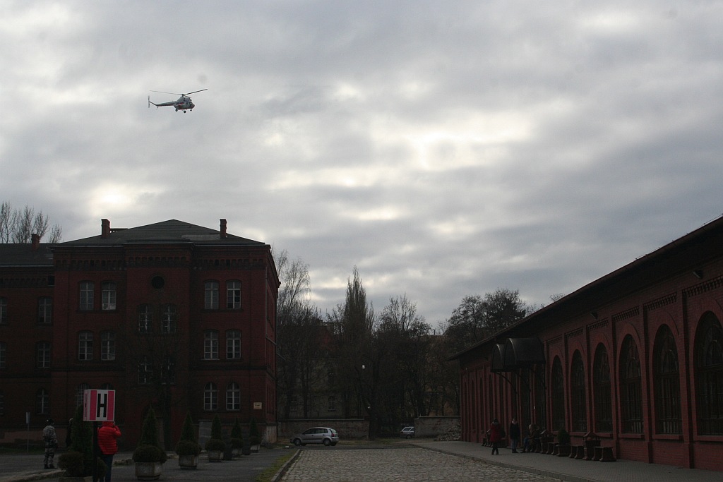 Policyjny helikopter lądował w PWSZ