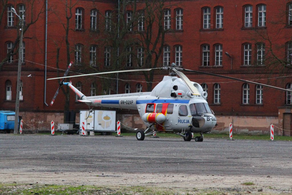 Policyjny helikopter lądował w PWSZ