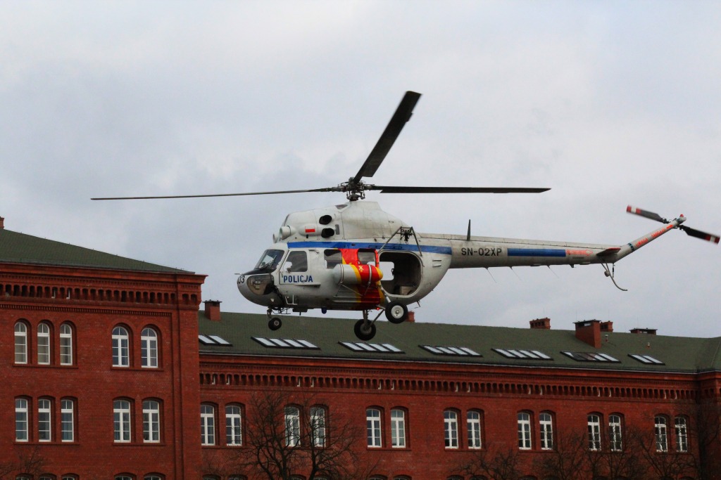 Policyjny helikopter lądował w PWSZ