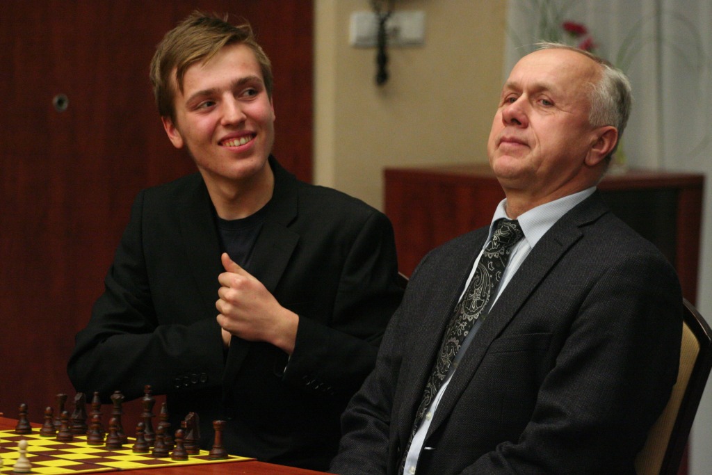 Symultana szachowa z wojewodą Aleksandrem Markiem Skorupą
