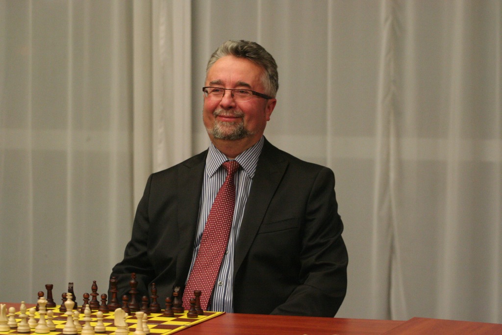 Symultana szachowa z wojewodą Aleksandrem Markiem Skorupą
