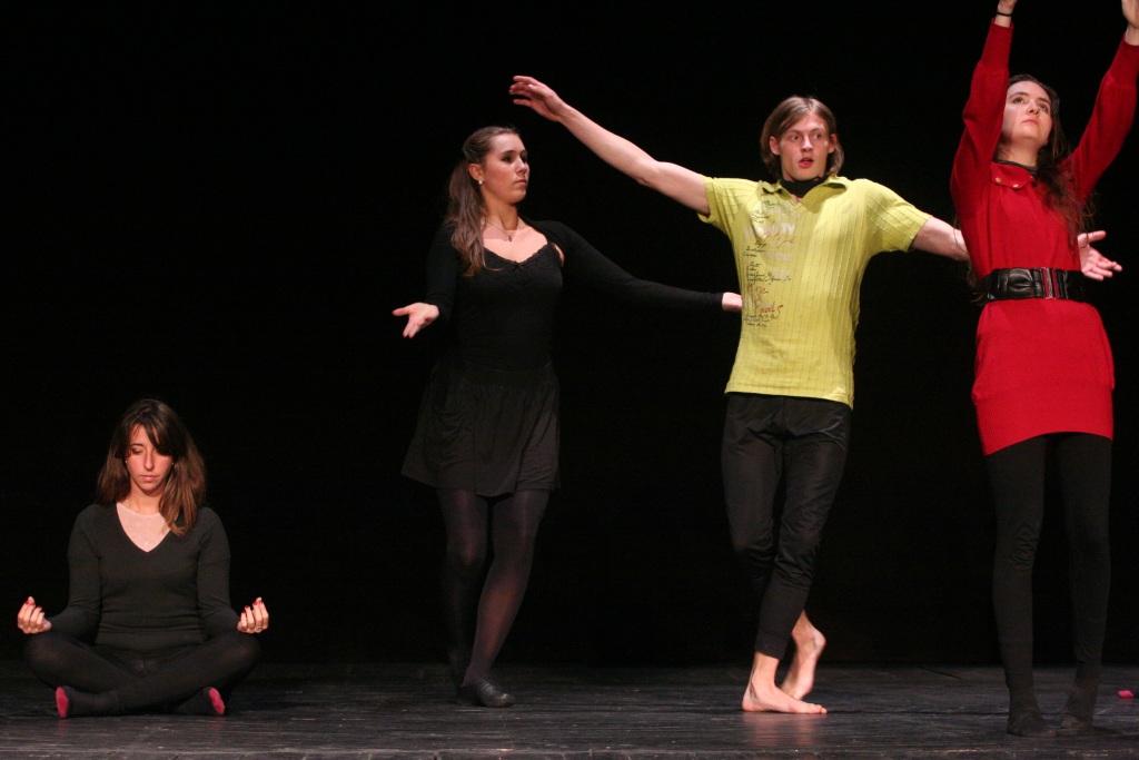 W teatrze francuski spektakl teatralno-taneczny