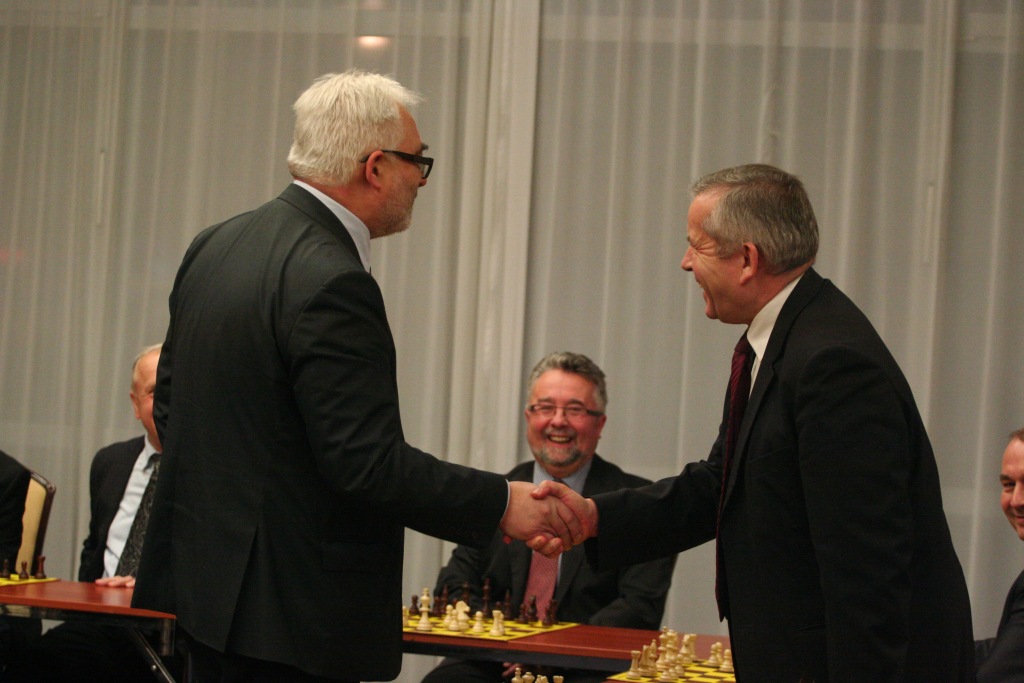 Symultana szachowa z wojewodą Aleksandrem Markiem Skorupą

