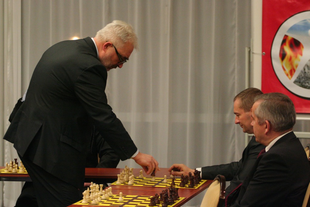 Symultana szachowa z wojewodą Aleksandrem Markiem Skorupą
