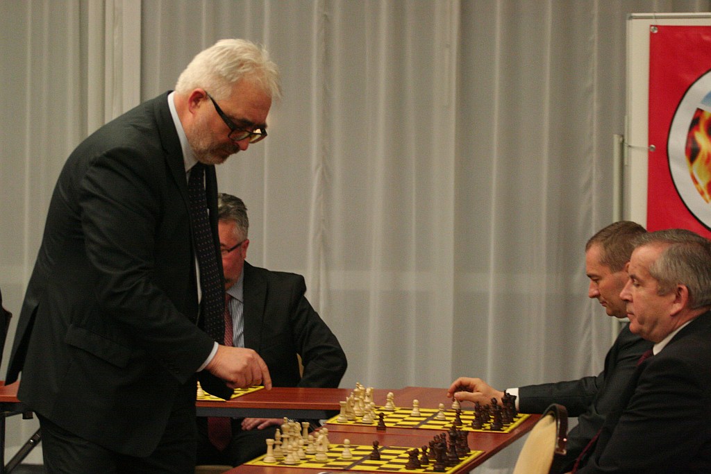 Symultana szachowa z wojewodą Aleksandrem Markiem Skorupą

