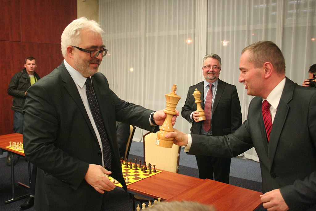 Symultana szachowa z wojewodą Aleksandrem Markiem Skorupą
