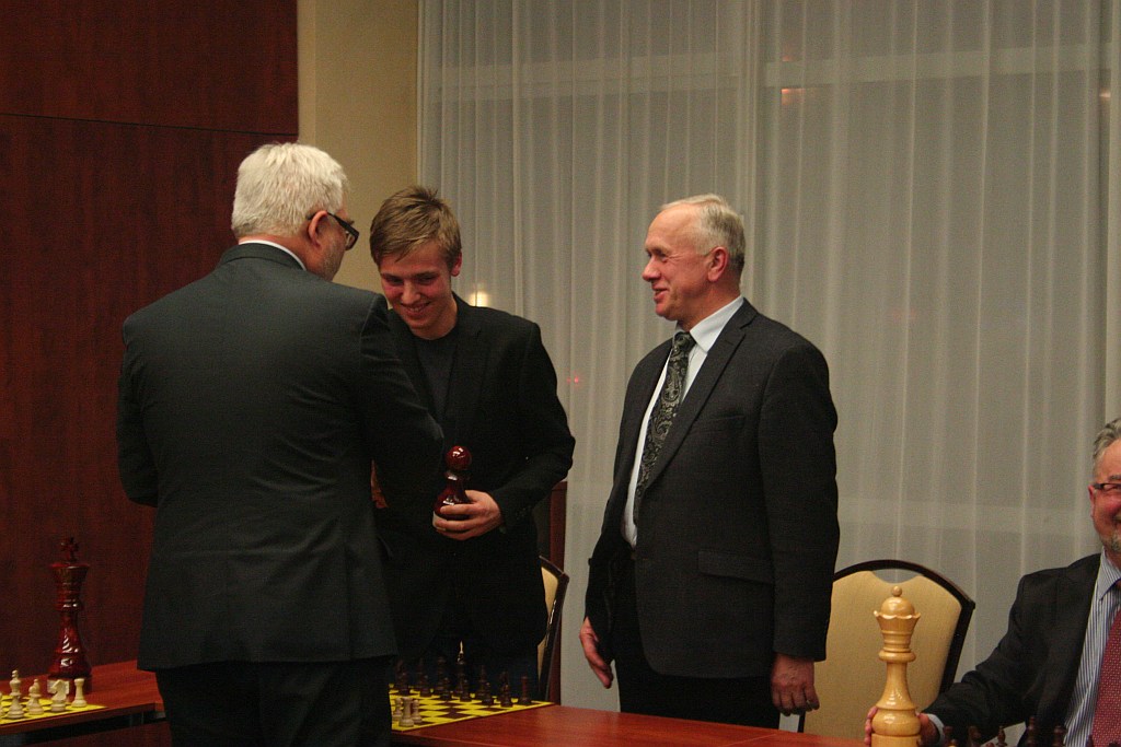 Symultana szachowa z wojewodą Aleksandrem Markiem Skorupą
