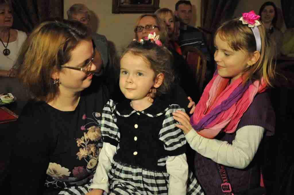 Licytują w Ratuszowej dla chorej Hani