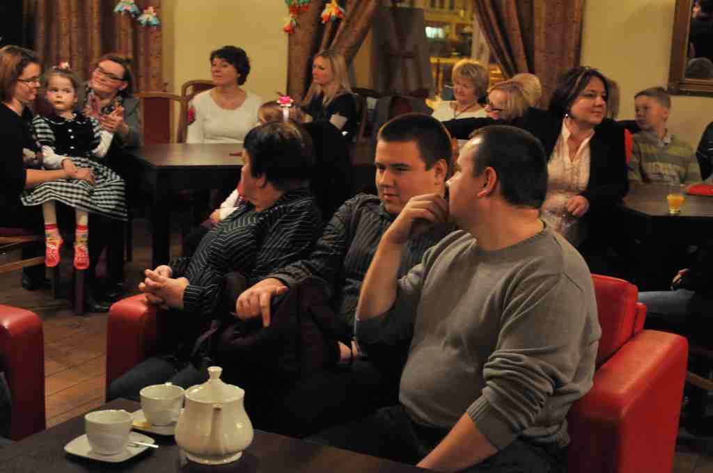Licytują w Ratuszowej dla chorej Hani