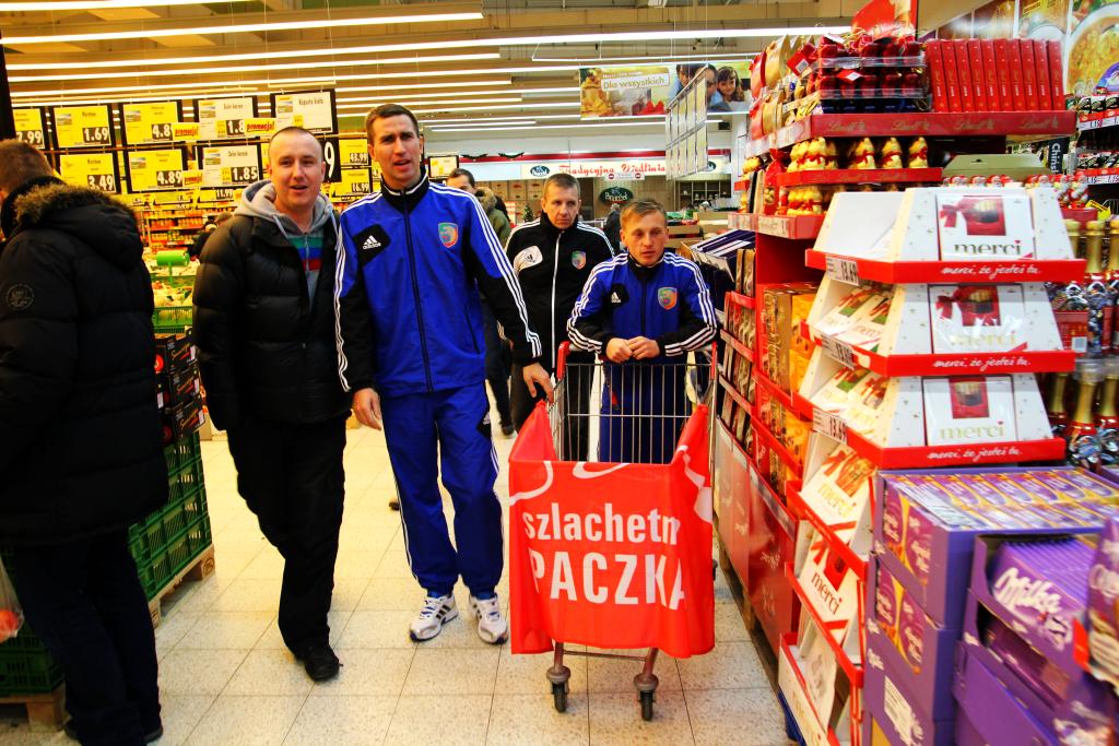 Piłkarze Miedzi zapełnili Szlachetną Paczkę
