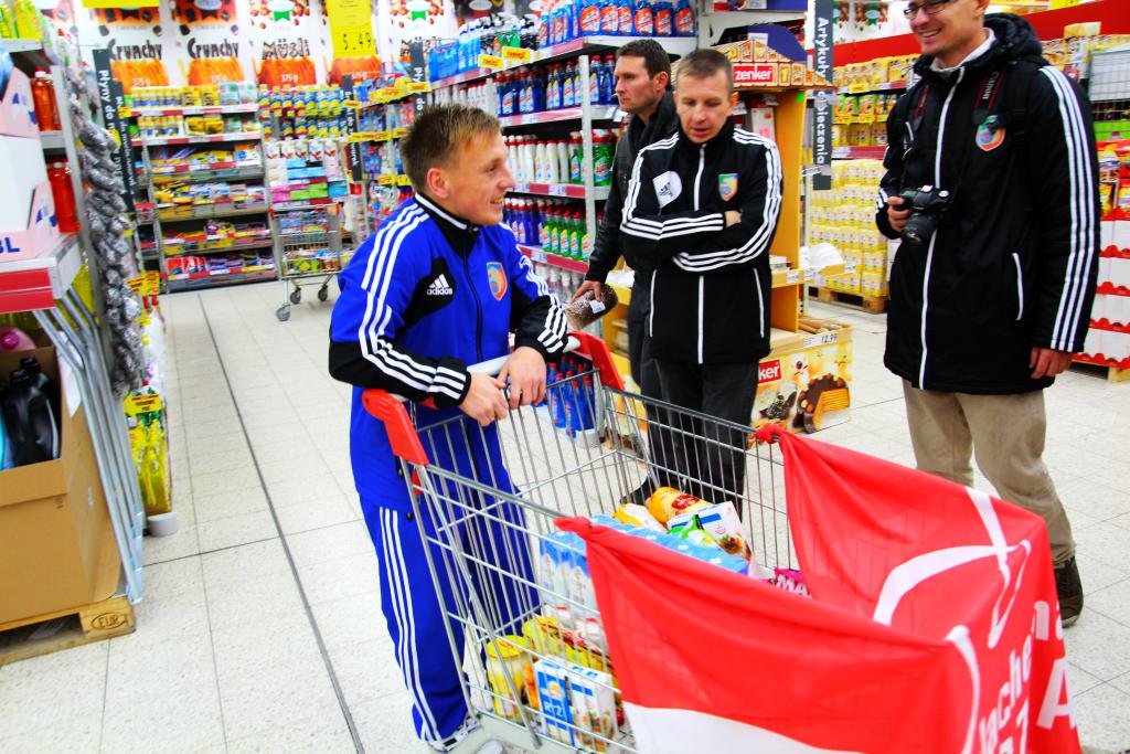 Piłkarze Miedzi zapełnili Szlachetną Paczkę