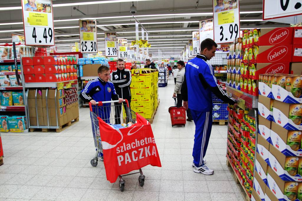 Piłkarze Miedzi zapełnili Szlachetną Paczkę