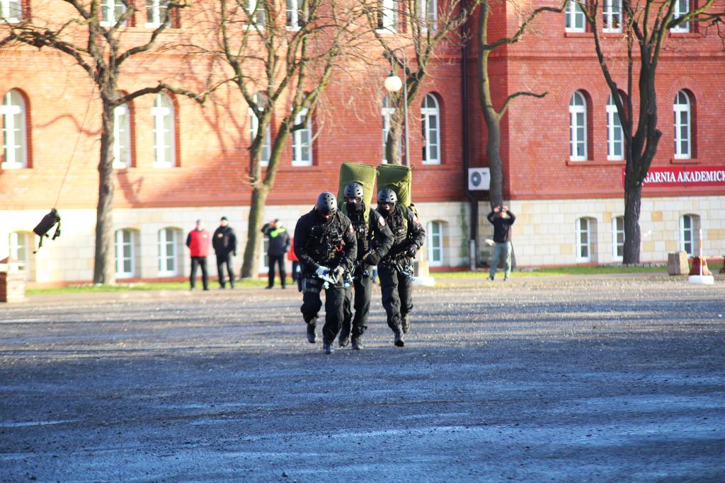 Terrorysta w PWSZ, czyli policyjna 