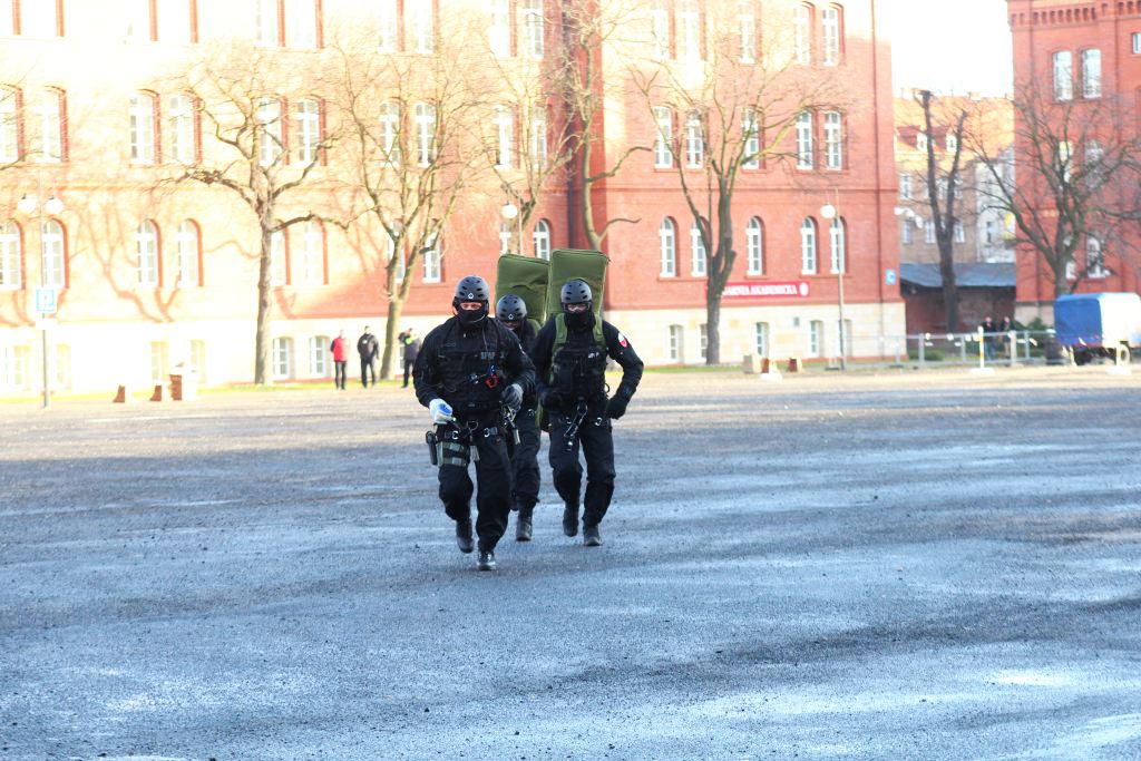 Terrorysta w PWSZ, czyli policyjna 