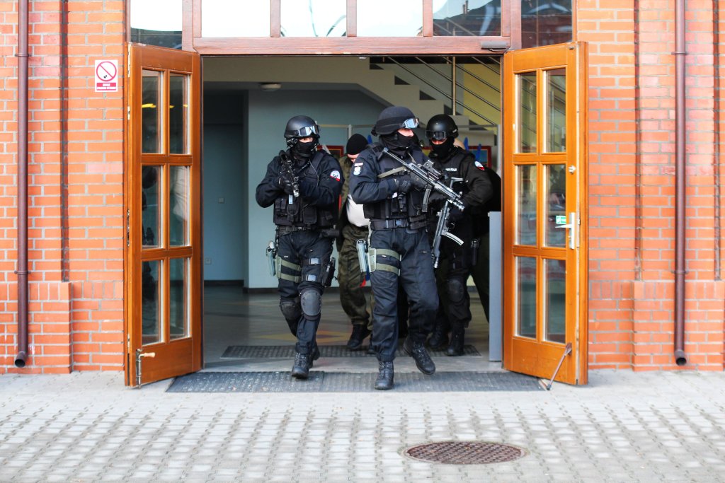 Terrorysta w PWSZ, czyli policyjna 