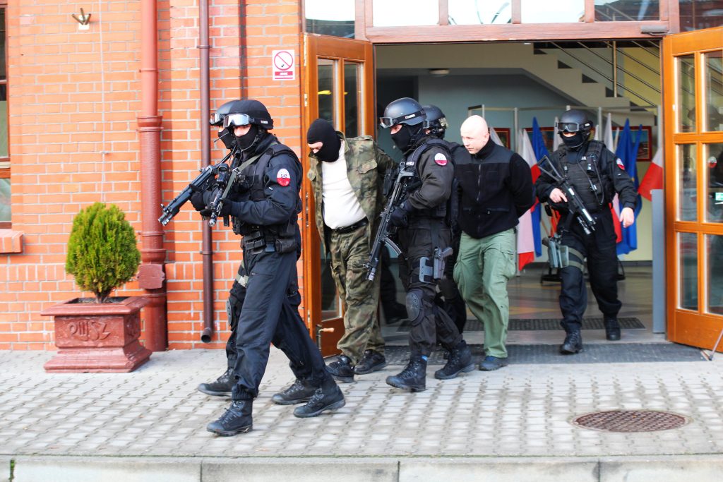 Terrorysta w PWSZ, czyli policyjna 
